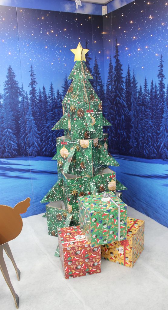 Eco-friendly christmas tree and presents 